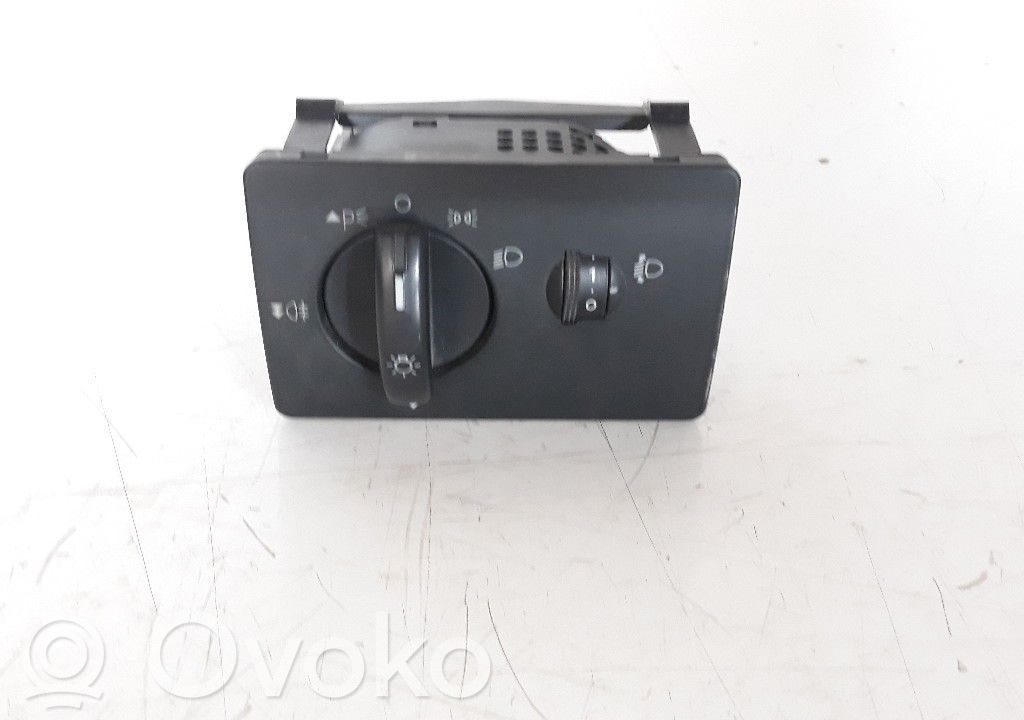 Interruptor de control del panel de luces   7M5T13A024LA