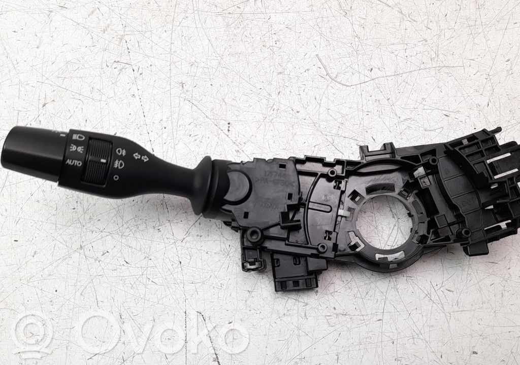 Lexus NX Palanca de intermitentes 