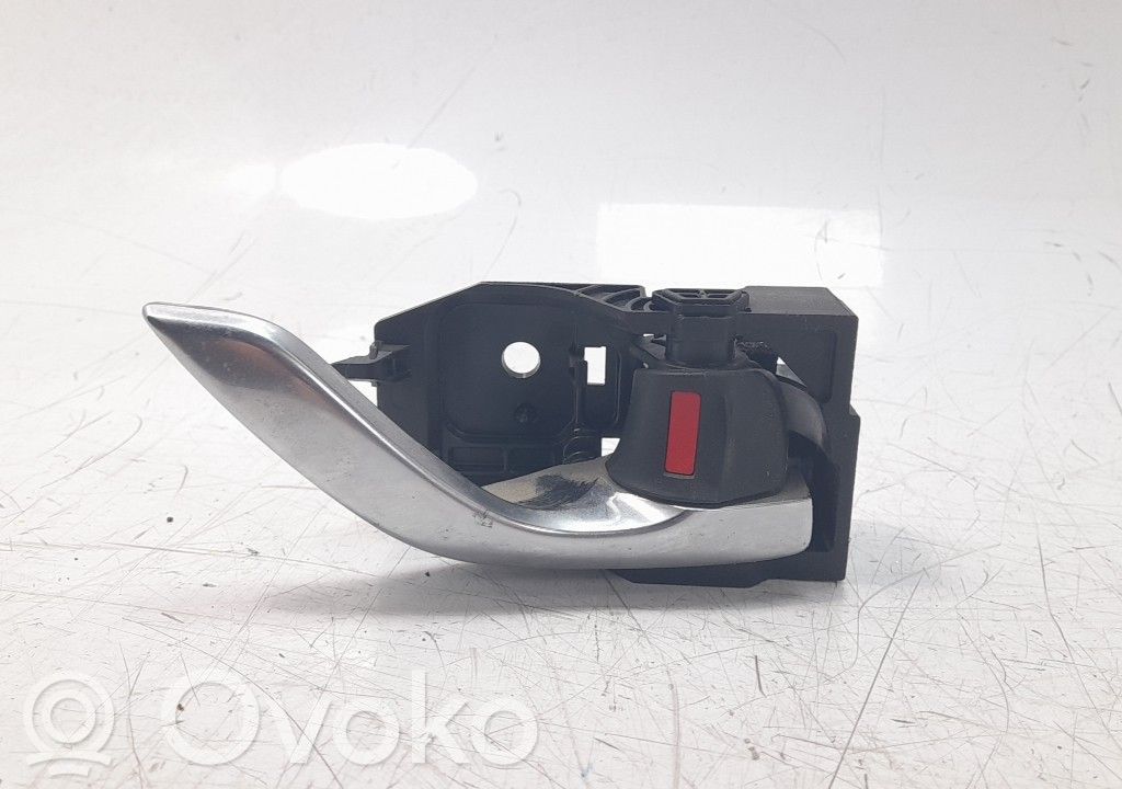 Manecilla interna puerta trasera   D10E58330A