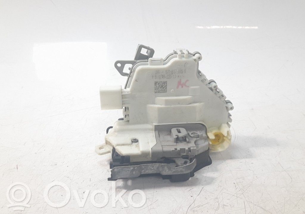 Zamek drzwi przednich   8J1837015F,EZCAU119