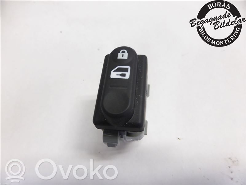Nissan Qashqai Central locking switch button 
