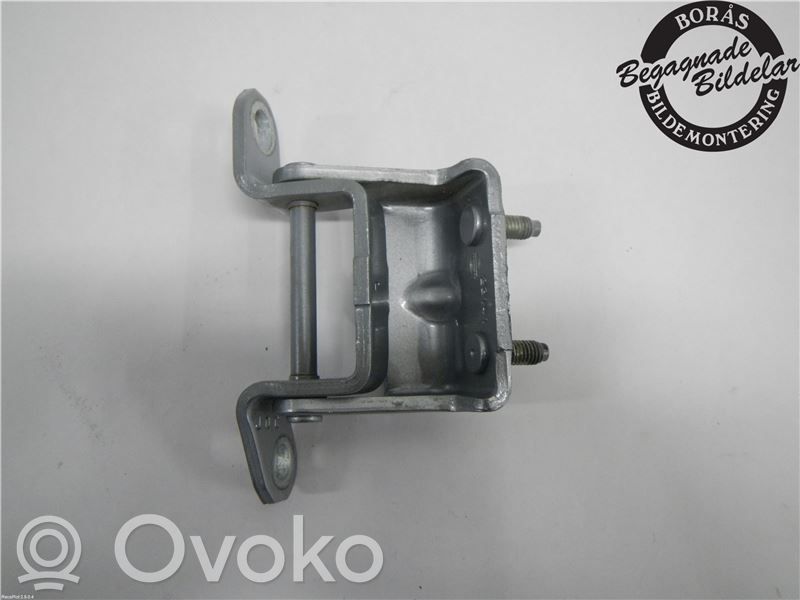 Rear door upper hinge   824013VV0A