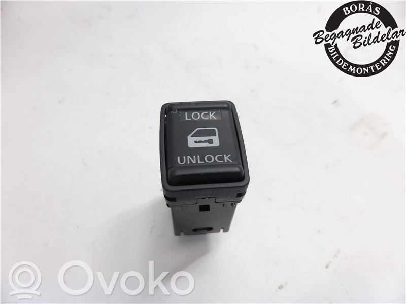 Nissan Note (E12) Central locking switch button 
