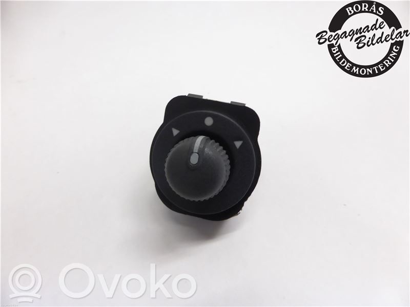 Wing mirror switch   6490H1