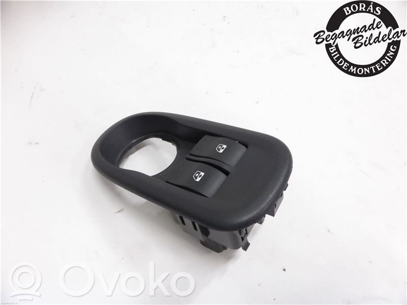 Opel Movano B Electric window control switch 