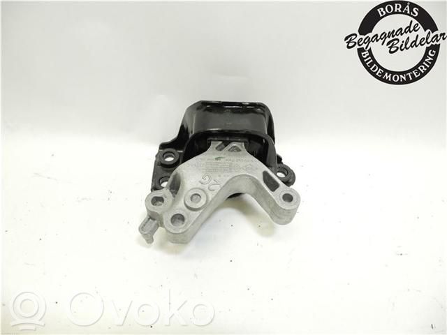 Nissan Qashqai Engine mounting bracket 