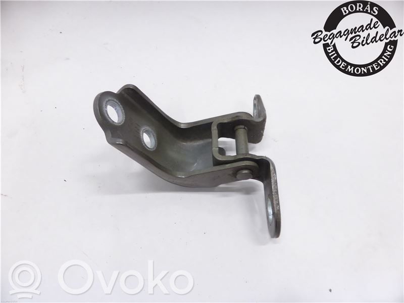 KIA Sportage Front door lower hinge 