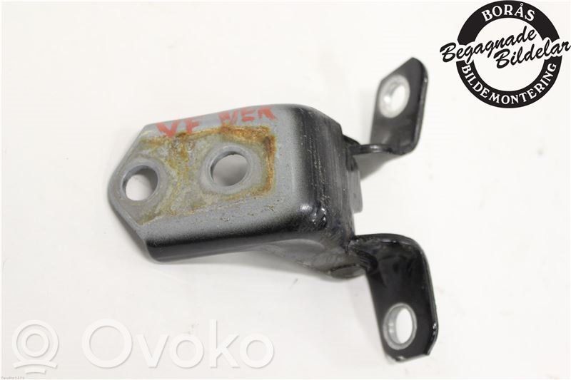 Front door lower hinge   D46158210A