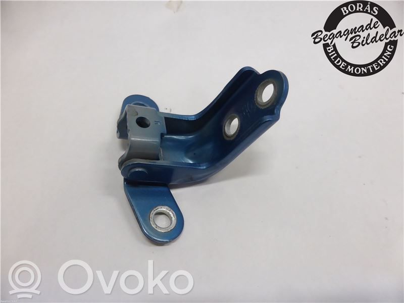 Front door lower hinge   793202H000