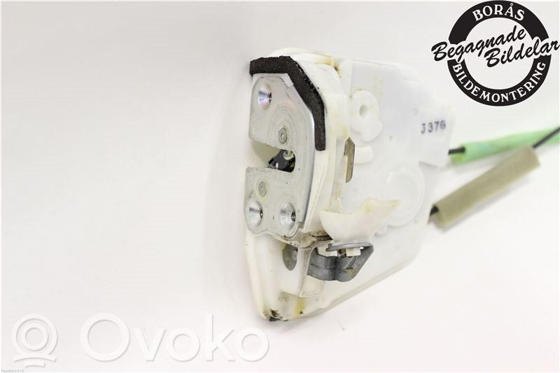 Mazda 3 II Front door lock 