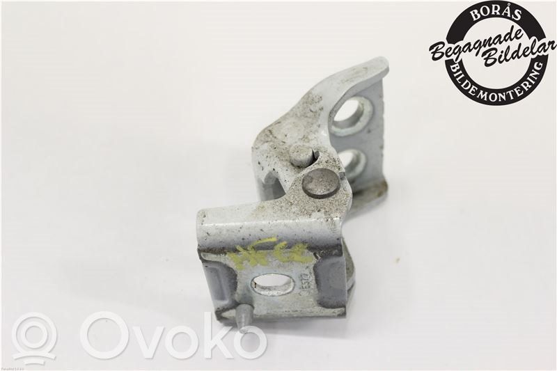 Front door lower hinge   9035CR