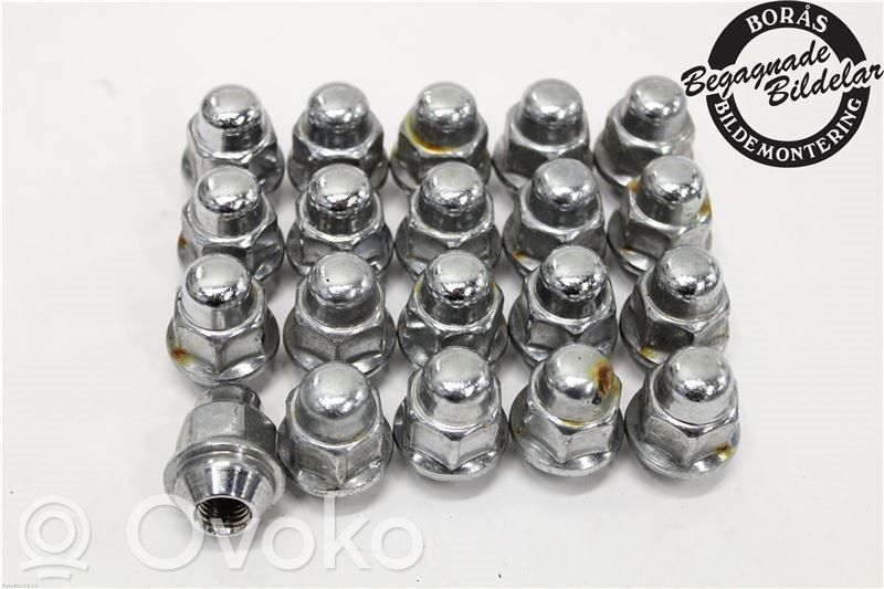 KIA Sorento Tuercas/tornillos 