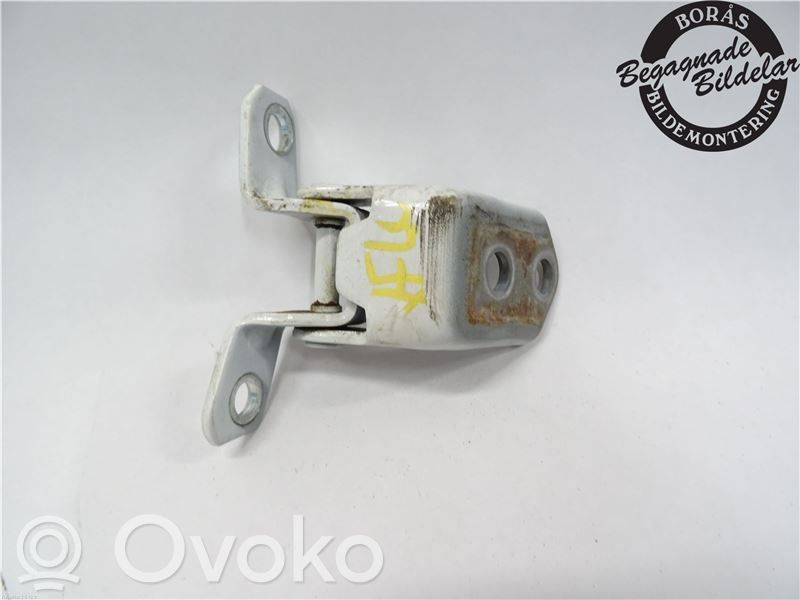 Front door lower hinge   D46158210A