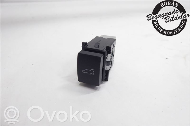 Tailgate/boot open switch button   83002AL040