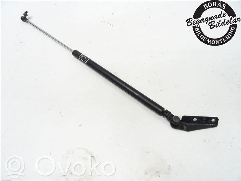 Subaru Legacy Tailgate strut 