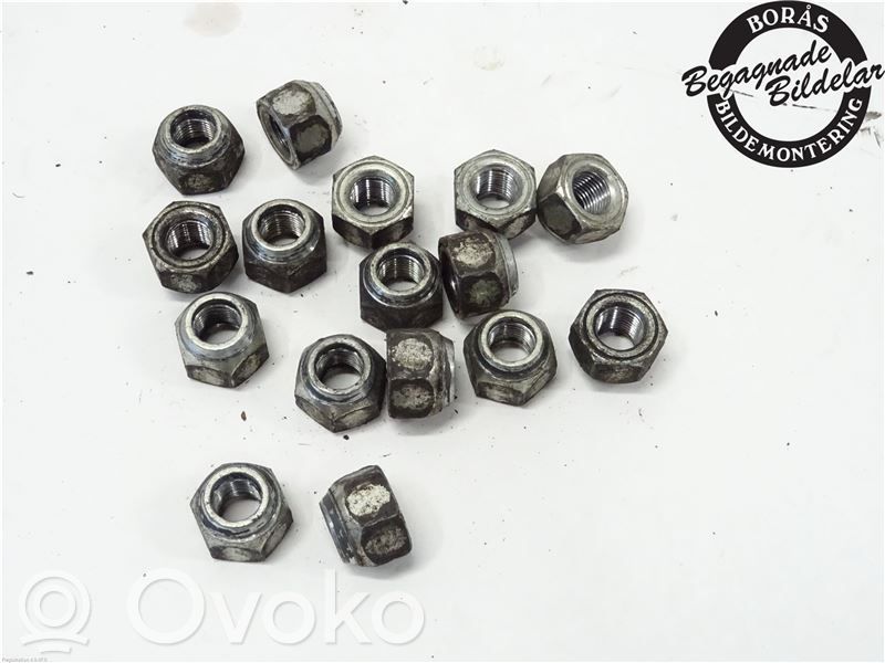 Nissan Note (E12) Mutterit/pultit 