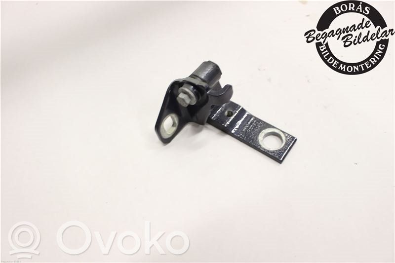 Front door lower hinge   1781669
