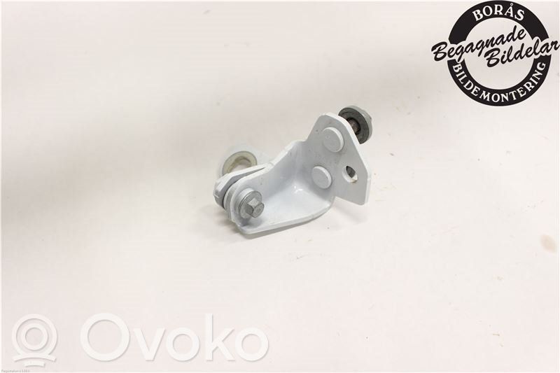 Ford Fiesta Front door upper hinge 