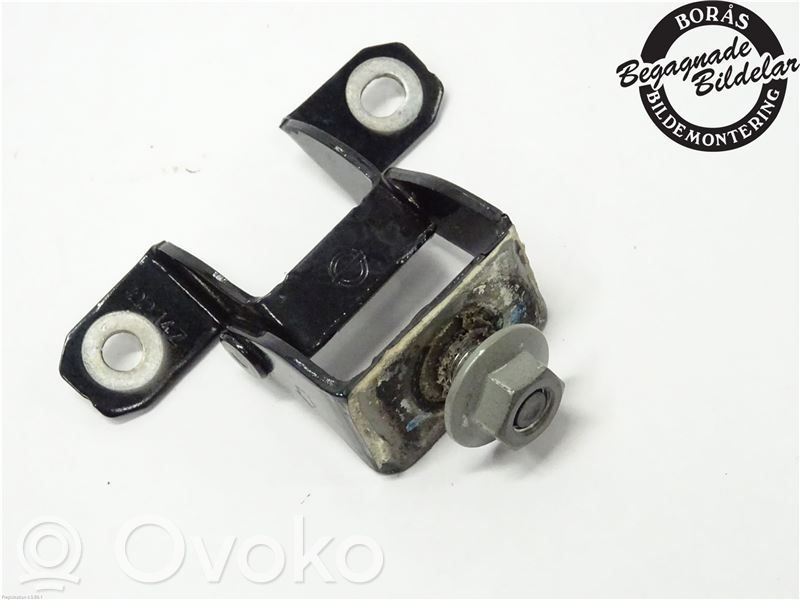 Nissan Pulsar Tailgate/trunk/boot hinge 