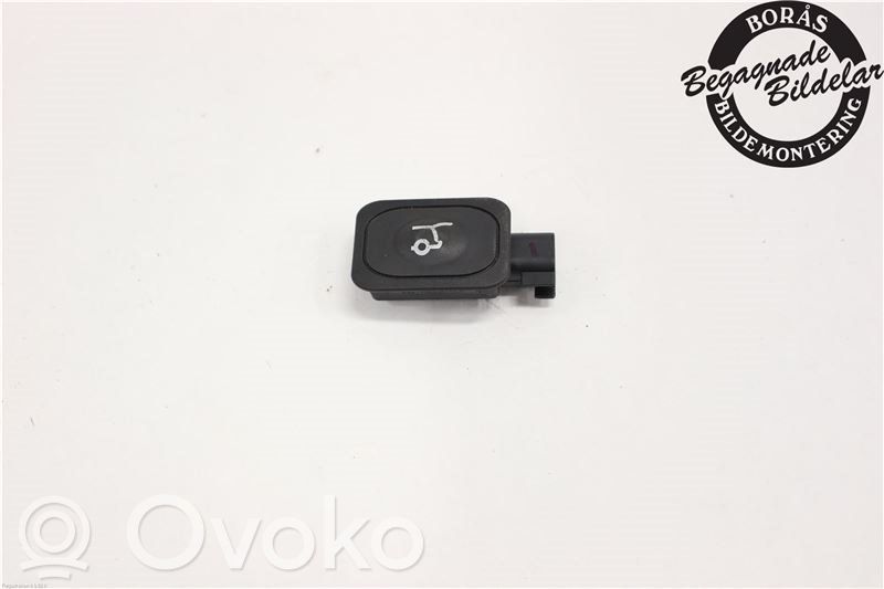 Ford Kuga II Tailgate/boot open switch button 