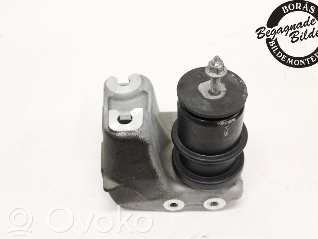 Subaru Outback (BS) Engine mounting bracket 