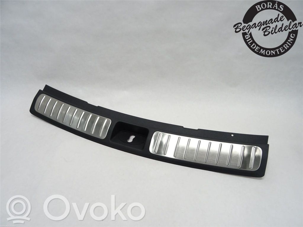 KIA Optima Tailgate trim 