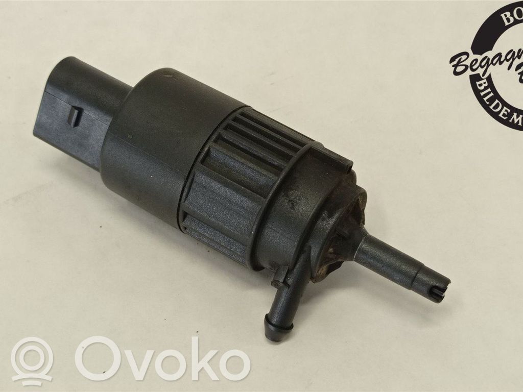 Headlight washer pump   1673739