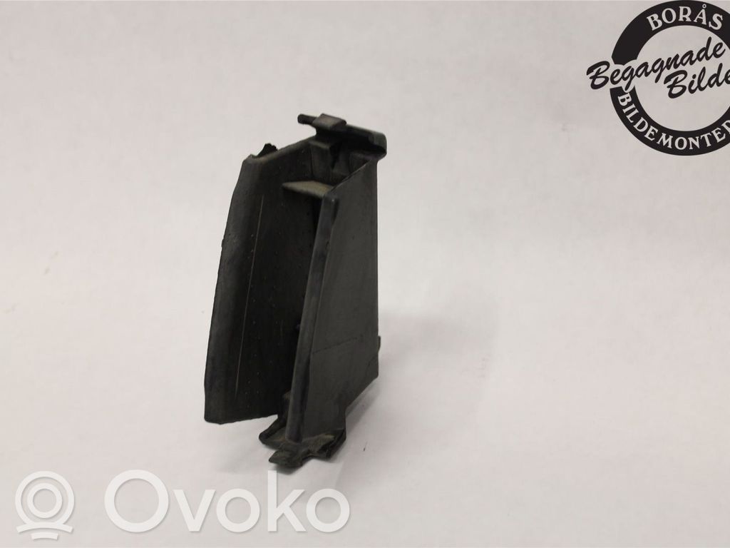 Priekšpusē bampera turētājs   D652500T1A