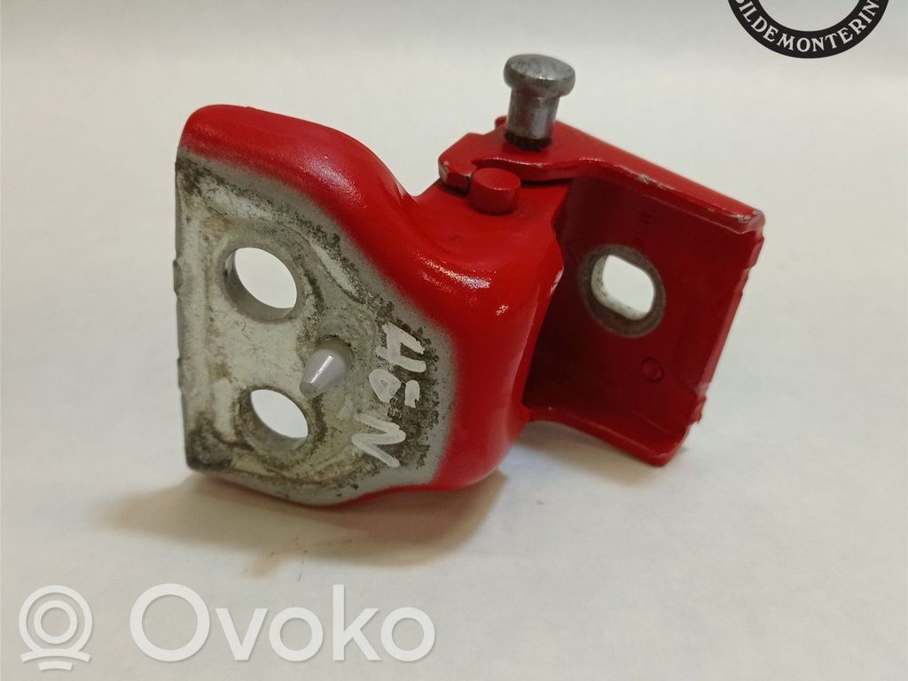 Citroen DS3 Front door lower hinge 