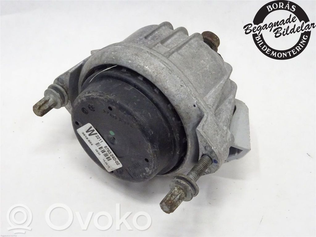 Engine mounting bracket   22116760330