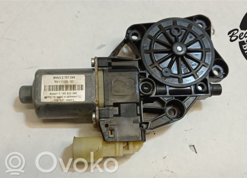 Silnik regulatora szyby drzwi przednich   67622757043