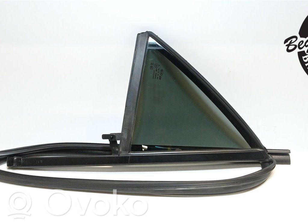 Ventanilla de ventilación de la puerta trasera   83427H8030