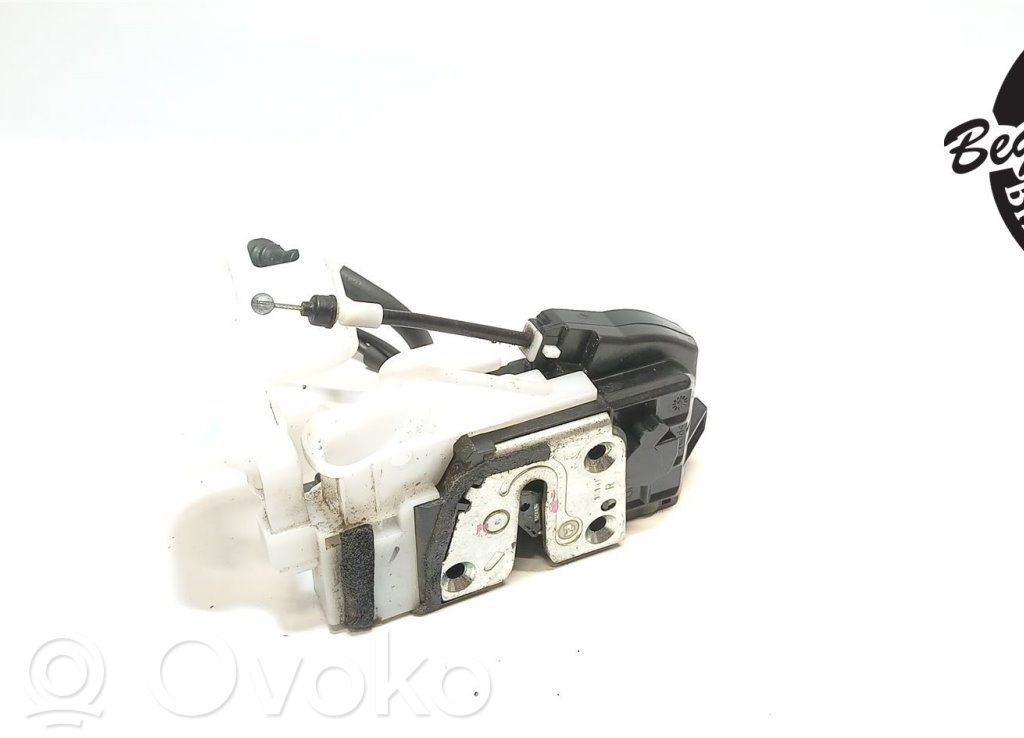 Priekšpusē slēdzene   813201H060