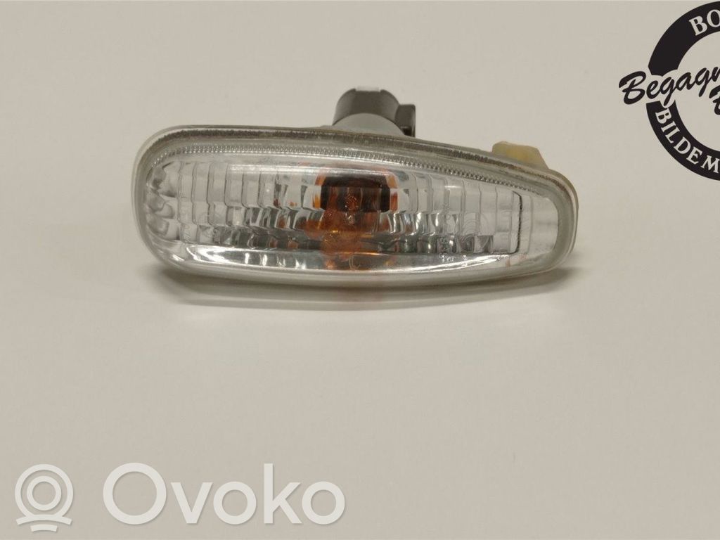 Front fender indicator light   923033L100