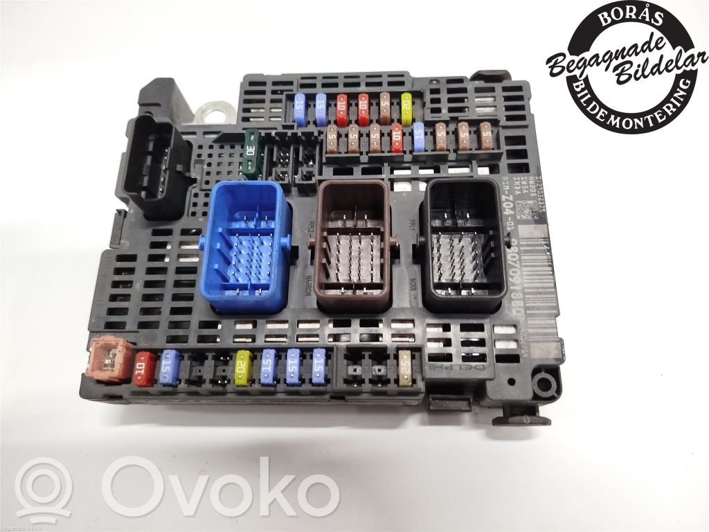 Citroen C4 II Picasso Fuse module 
