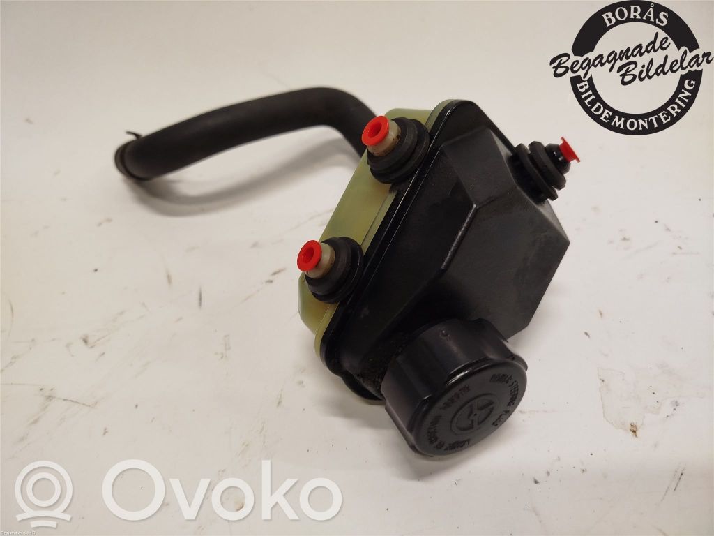 Volvo V50 Ohjaustehostimen nestesäiliö 