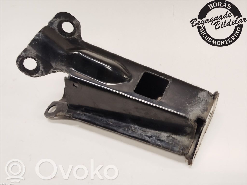 Volvo V70 Radiator support slam panel bracket 