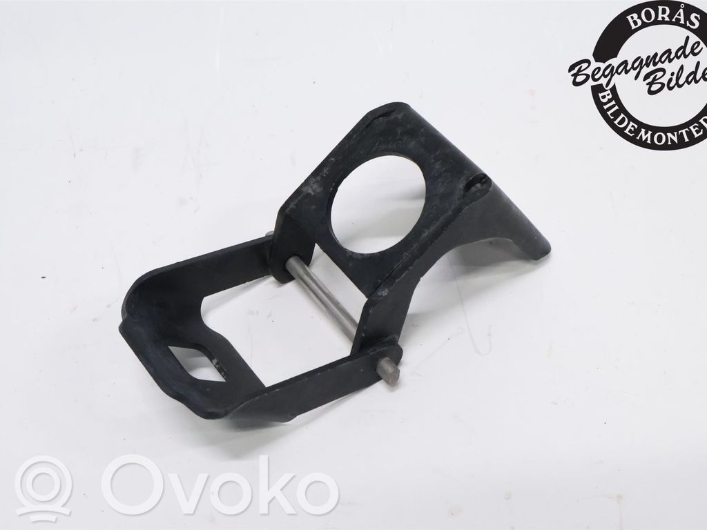 Tailgate/trunk/boot hinge