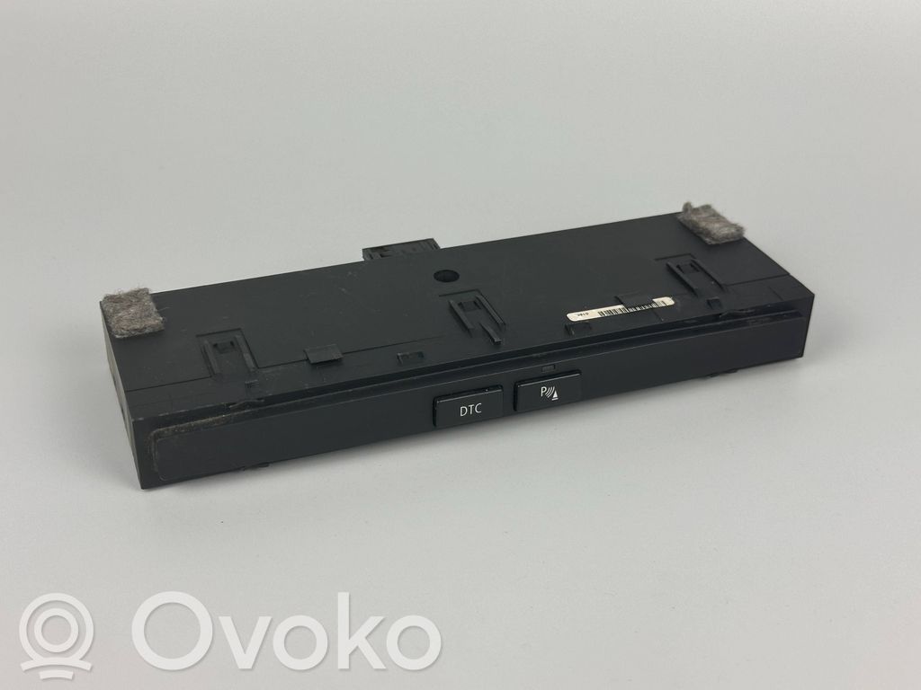 BMW 5 E60 E61 Pysäköintitutkan anturin kytkin (PDC) 
