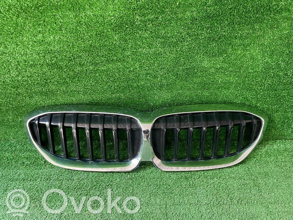 BMW 3 G20 G21 Grotelės priekinės 