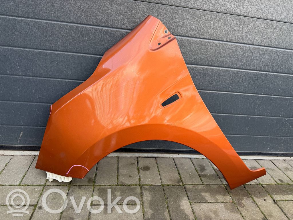Mitsubishi Space Star Błotnik przedni 