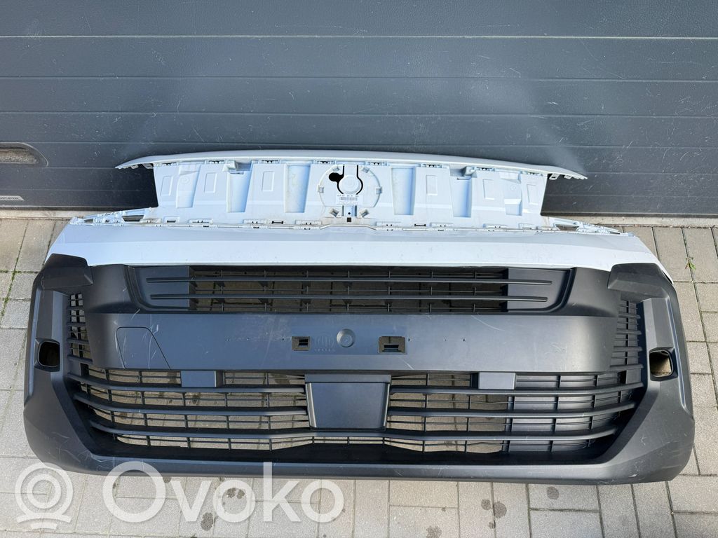 Opel Vivaro Parachoques delantero 