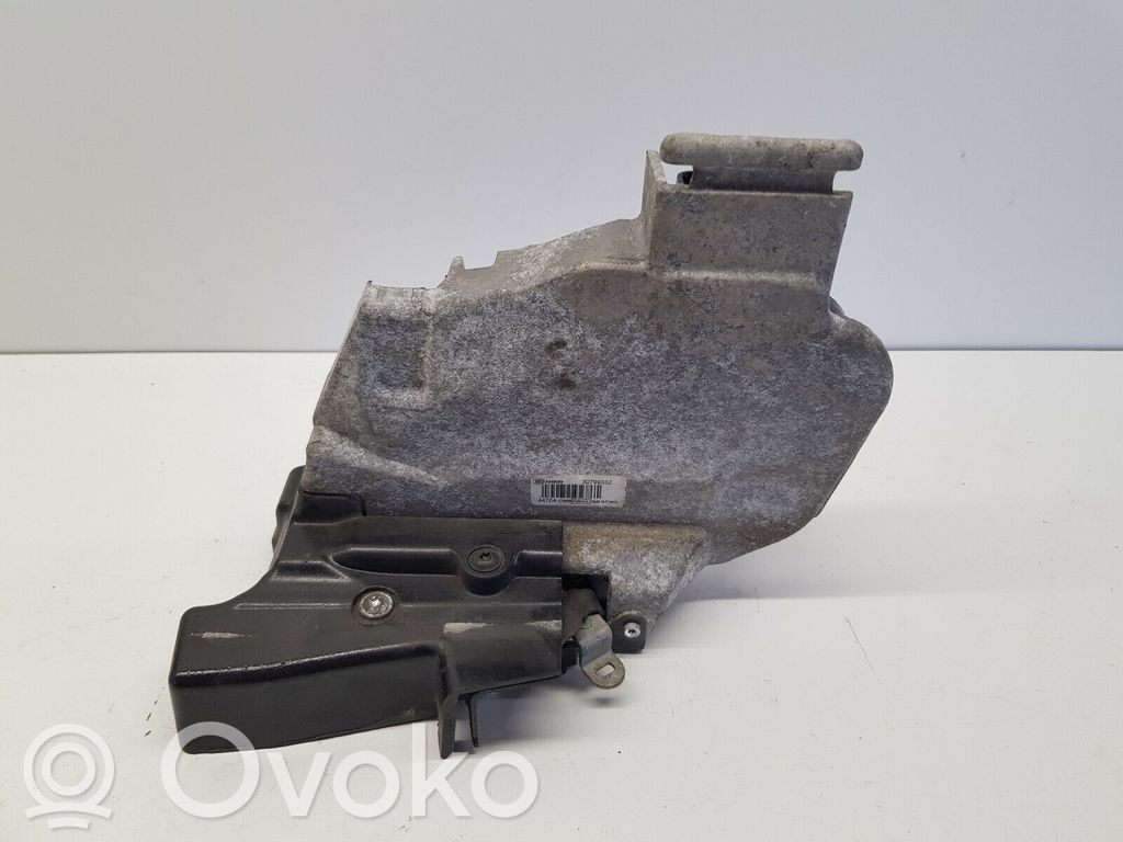 Volvo S40 Priekšpusē slēdzene 