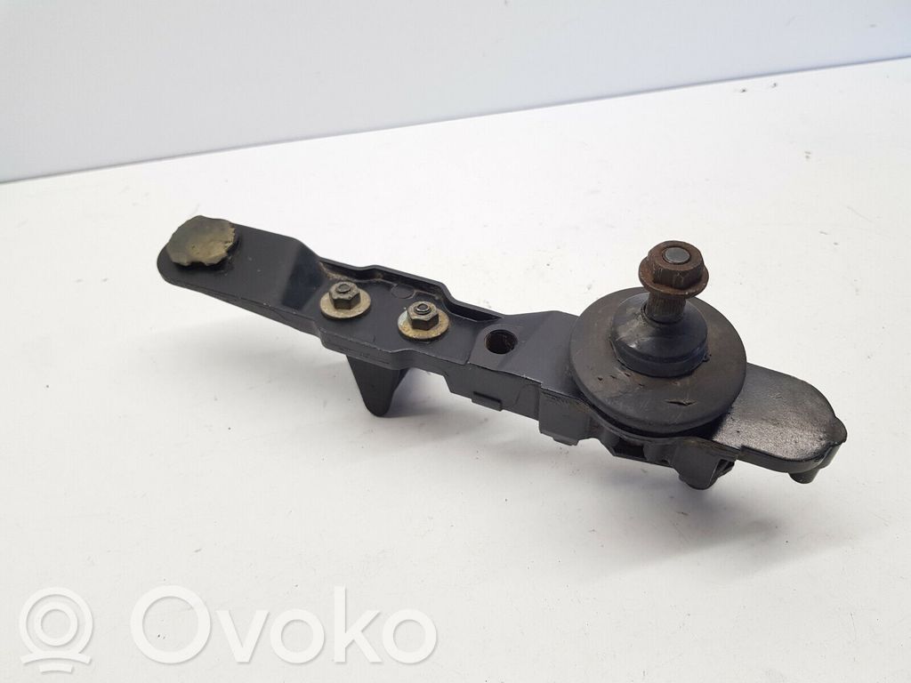 Engine mounting bracket   8200000032,NR8258