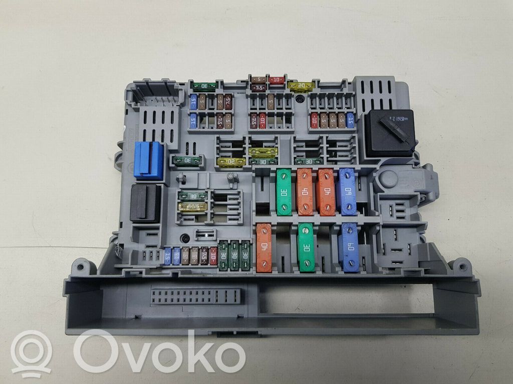 BMW 3 E90 E91 Drošinātāju bloks 