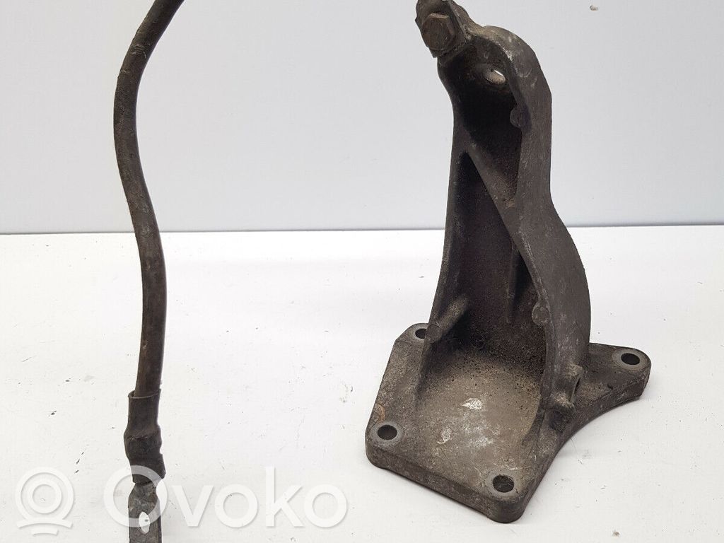 Engine mounting bracket   1136614,NR7850