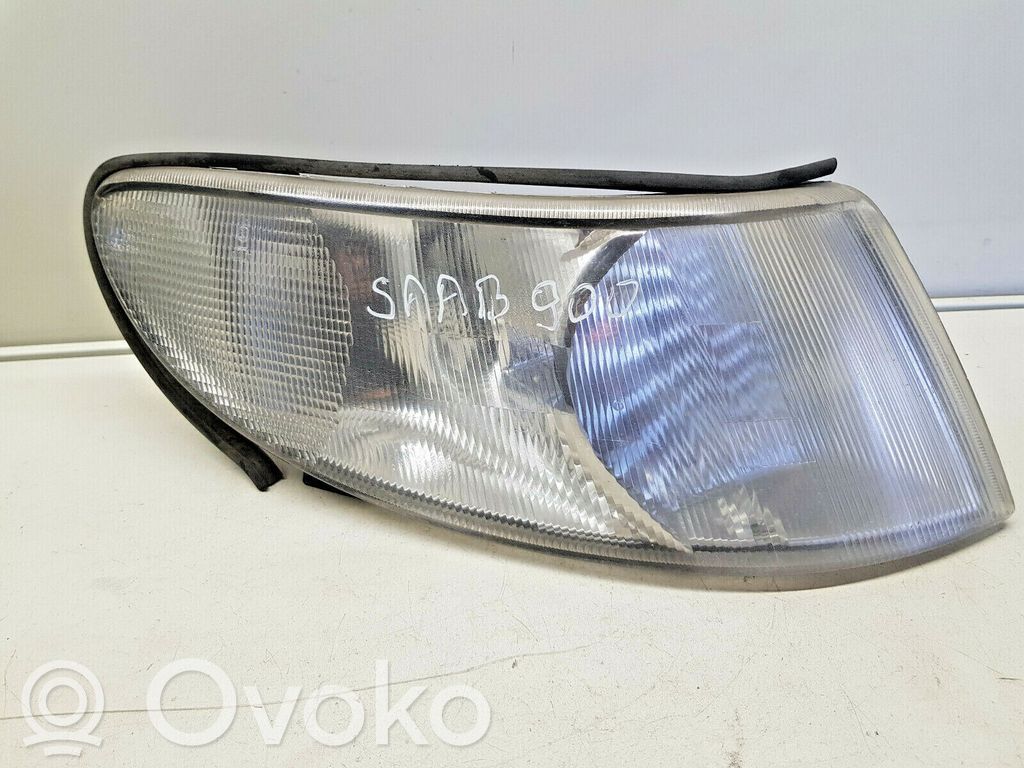 Front fender indicator light