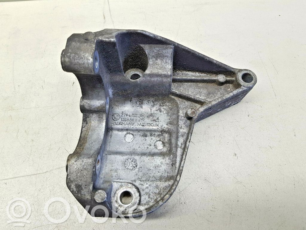 BMW 1 E81 E87 Power steering pump mounting bracket 