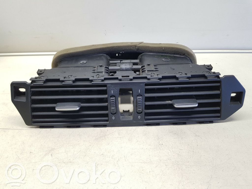BMW 5 E60 E61 Centrinės oro grotelės 