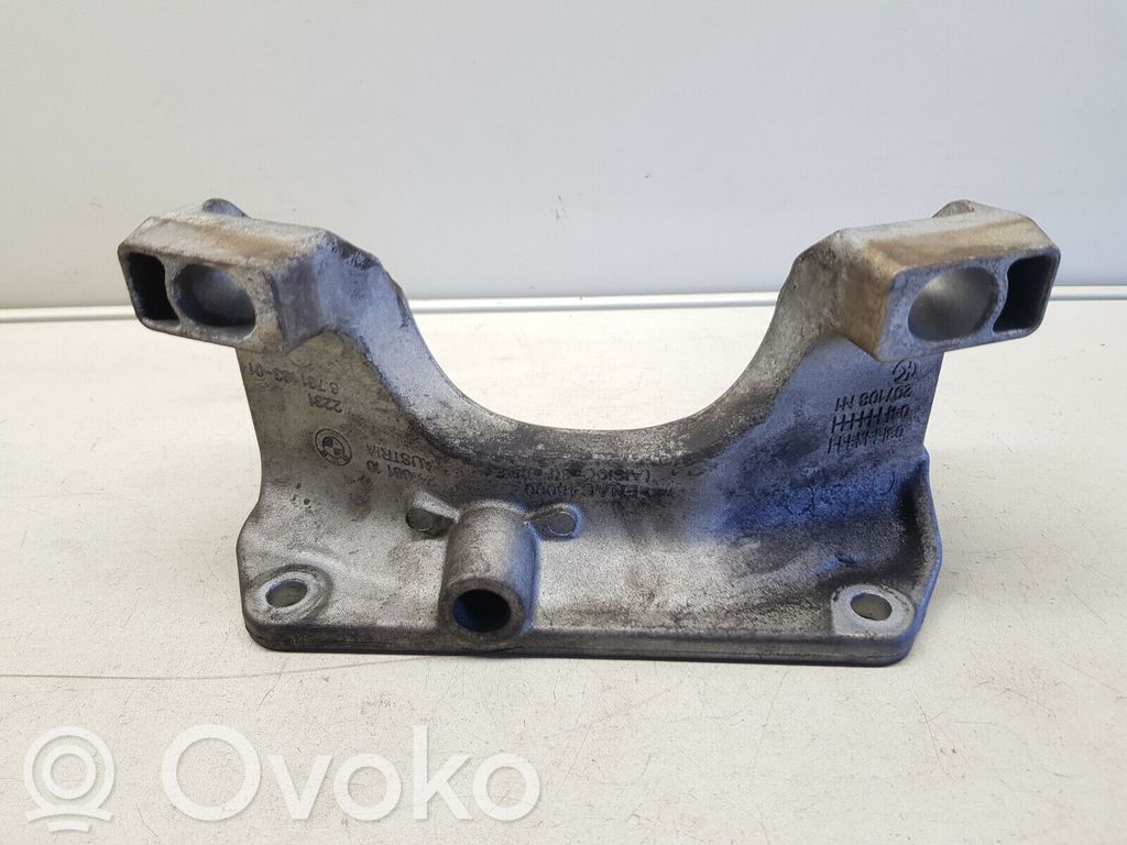 Gearbox mounting bracket   6761103